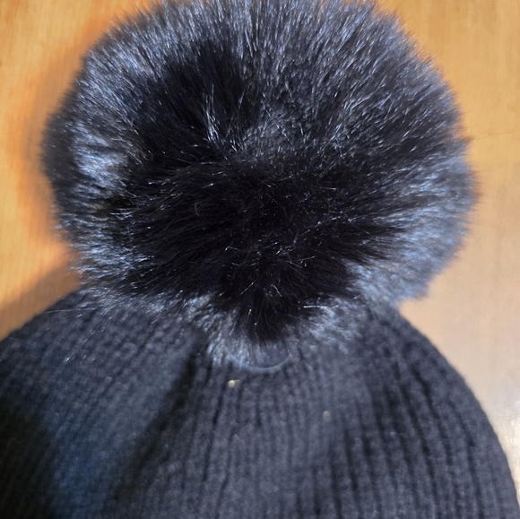 Karl Lagerfeld Beanie - Picture 3 of 7